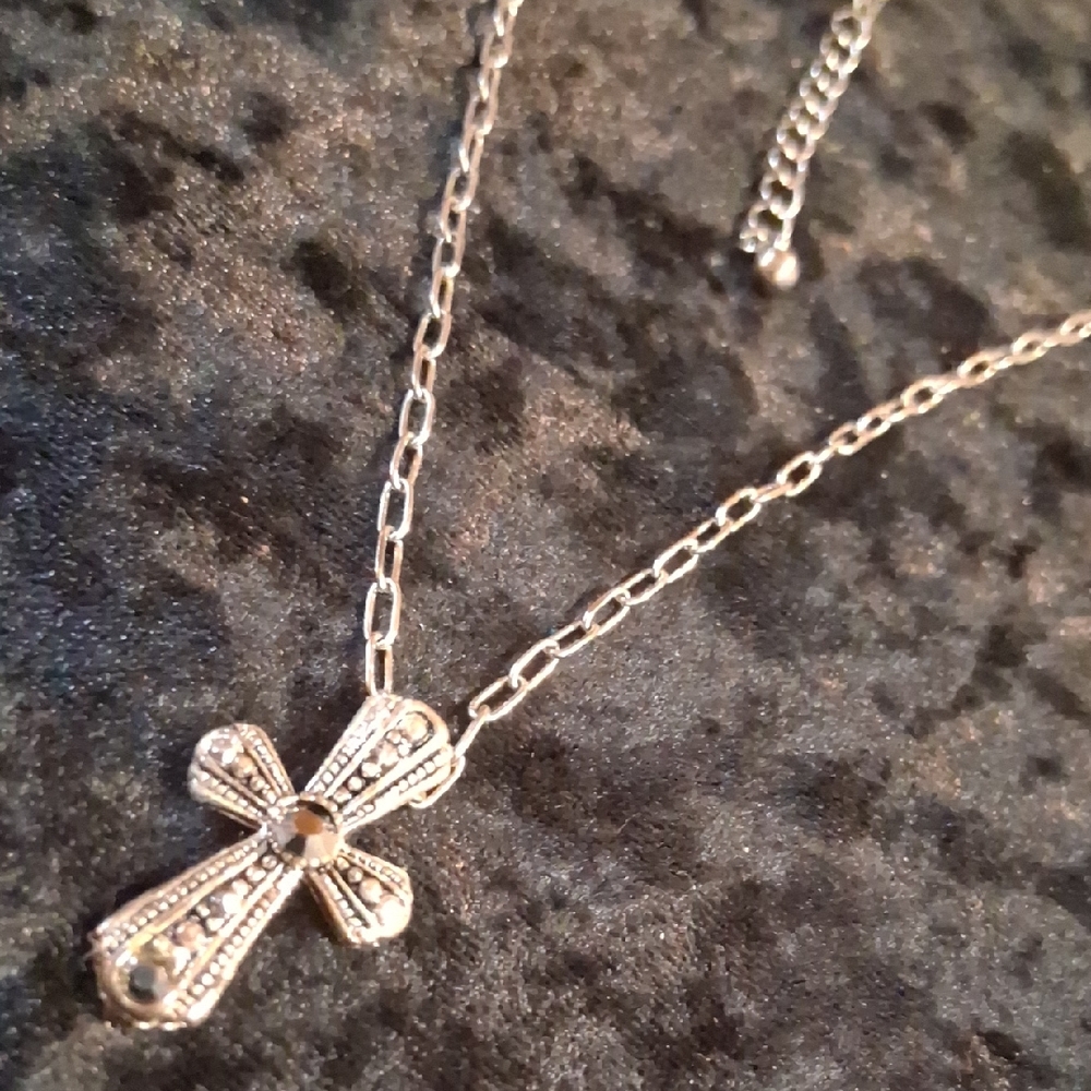Avon Silver Necklace Collection 18 +4 In Long .